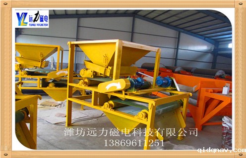 永磁磁选机的试车流程是啥样子的,潍坊taptap安装包入口生产的永磁磁选机是根据各种矿物不同的比磁化系数,利用磁力进行矿物分选.当矿浆进入分选区时,由于各种矿物比磁化系数不同,在磁场磁力作用下,强磁性矿物被吸附在圆筒表面上,随圆筒旋转带到精矿矿口,脱离磁系后借精矿冲洗水排入精矿箱;脉石和弱磁性矿物不能被磁力吸引,在槽体内矿浆流的作用下,顺圆筒旋转方向自流进入尾矿排矿箱.